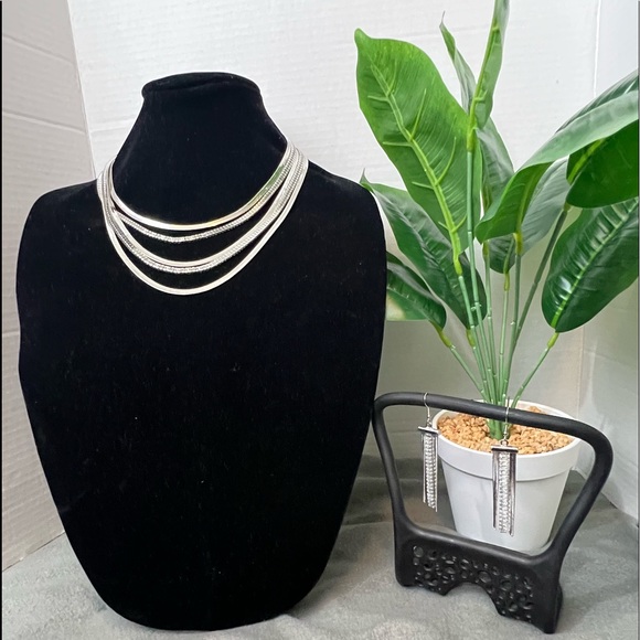 Glamorous Necklace and Earrings set. - Picture 1 of 9